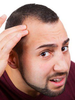 La máscara para el crecimiento de los cabello para la reconstitución