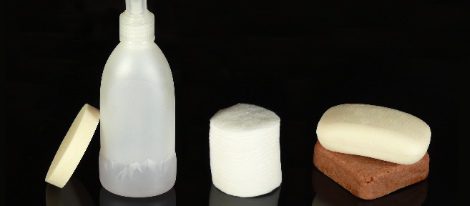 Es importante limpiar la piel con productos específicos antes de maquillarla