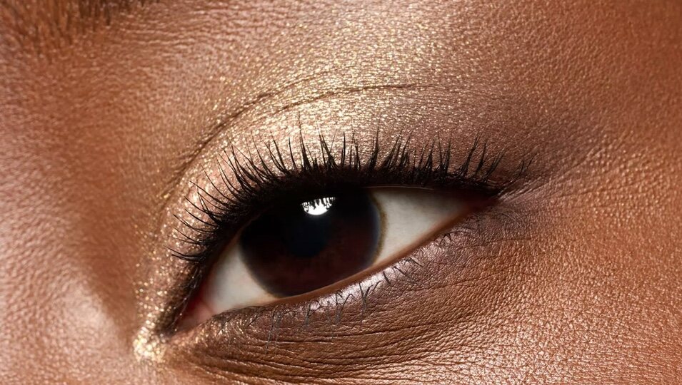 La sombra dorada touch dúo de Essence será perfecta