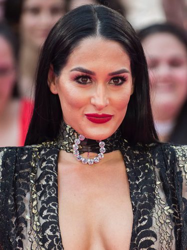 Nikki Bella con un maquillaje muy recargado