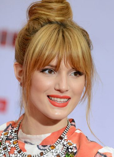 Bella Thorne, con flequillo de cortina
