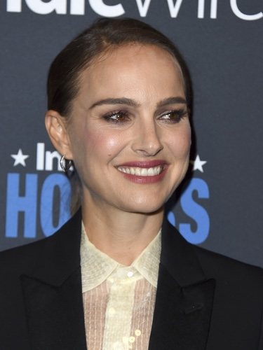 Natalie Portman posa con un moño bajo