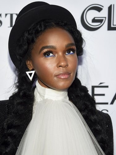 Janelle Monáe luce un peinado peculiar