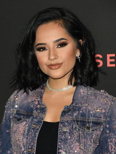 Becky G apuesta por un maquillaje en tonos nude