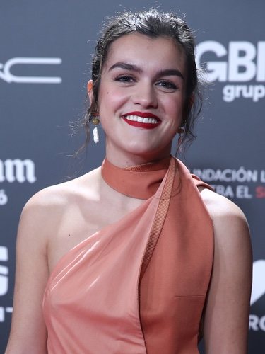 Amaia Romero se decide por un rojo mate