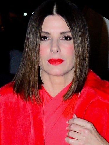 Sandra Bullock se pasa con los tonos rojos