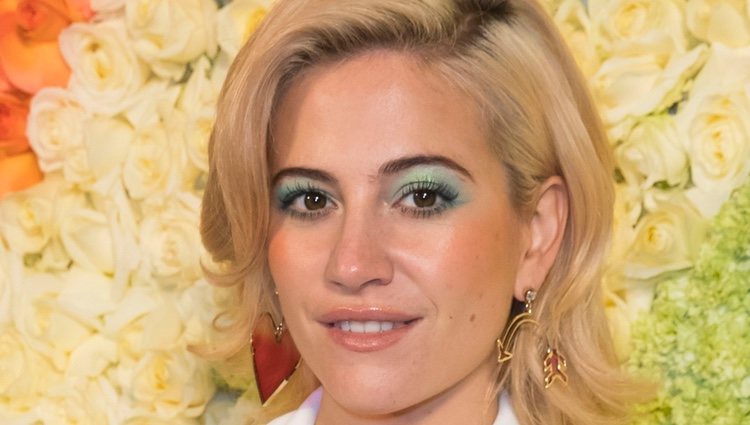 Pixie Lott no consigue acertar con la sombra de ojos