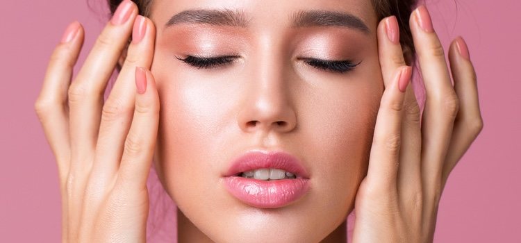 El iluminador será el protagonista para crear un look más fresco y brillante