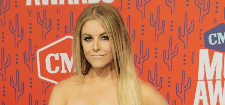 Lindsay Ell en los CMT Music Awards 2019
