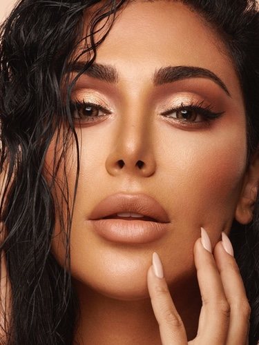 Huda Kattan para 'Nude Obsessions' de Huda Beauty
