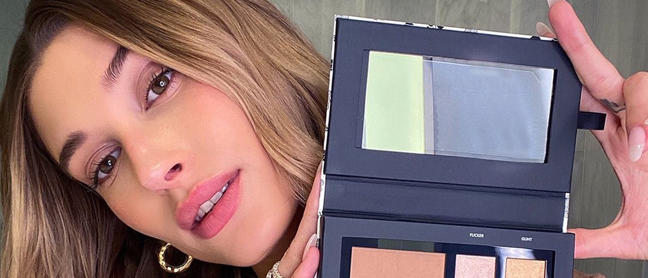 Hailey Bieber prepara el lanzamiento de su propia firma de belleza bajo el nombre de Rhode