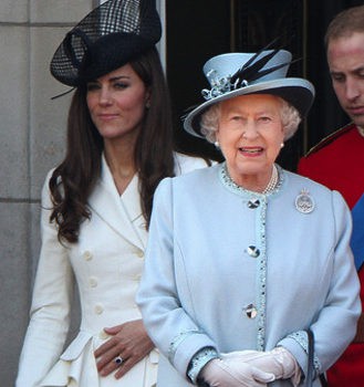 Essie se inspira en la Reina Isabel II y Kate Middleton para crear lacas de uñas
