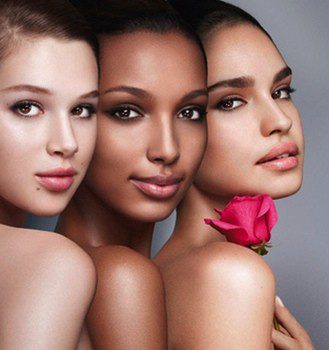 Lancôme presenta 'DreamTone', una nueva gama de correctores para rostro, escote y manos