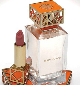 Tory Burch lanza su primer perfume junto a una colección de maquillaje efecto bronceado