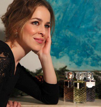 Silvia Abascal se convierte en la nueva embajadora de la edición navideña de Rochas