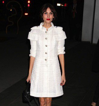 Alexa Chung presenta su primera colección conjunta con Eyeko