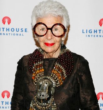 Iris Apfel para MAC: ahora más que nunca, la arruga es bella