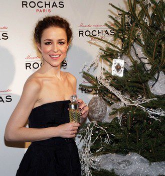 Rochas da a conocer su campaña navideña protagonizada por Silvia Abascal