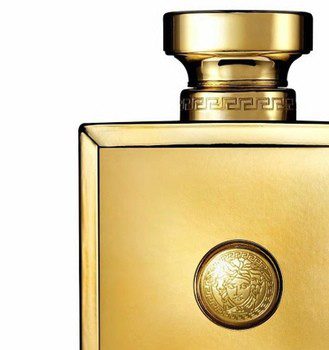 Versace lanza la versión femenina de su fragancia 'Oud Oriental'