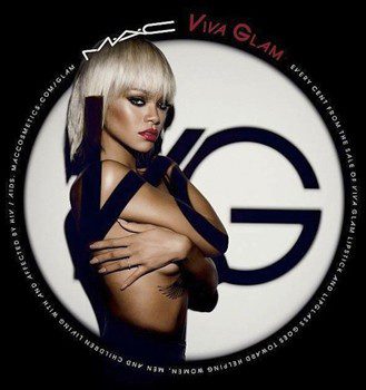 Rihanna posa muy sexy para la campaña de su línea 'Viva Glam' de MAC