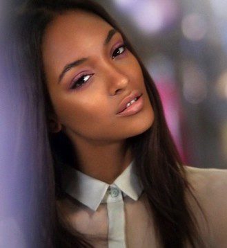 Burberry lanza su colección de maquillaje estival 'English Rose'