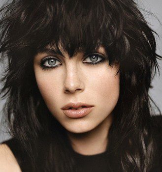 Edie Campbell será la embajadora del perfume de Yves Saint Laurent 'Black Opium'