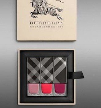Burberry viste nuestras uñas este otoño 2014 de aguamarina, orquídea y coral