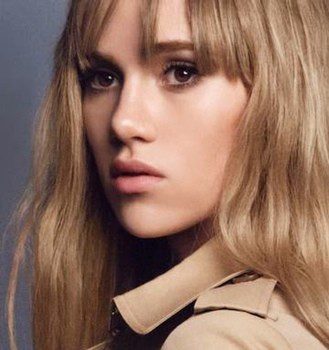 Burberry sigue confiando en Suki Waterhouse para su línea de belleza