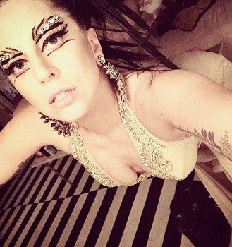 La campaña de Año Nuevo 2015 de Shiseido toma a Lady Gaga como su nueva imagen