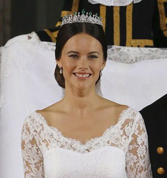 Sofia Hellqvist apuesta por lo clásico en el día de su boda: make up natural y moño bajo