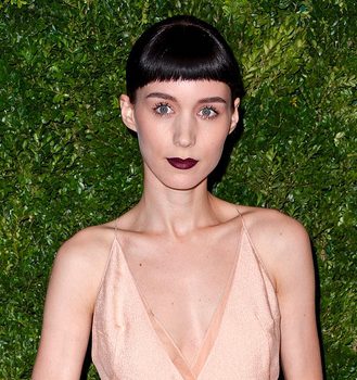 La belleza de Rooney Mara, elegancia gótica