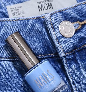 Pintauñas en colores denim: Así es la nueva colección de Topshop