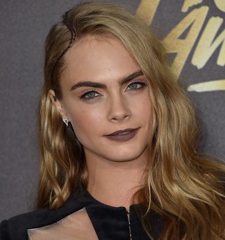 Cara Delevingne ficha como la nueva embajadora de Rimmel London