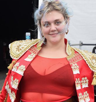 Elle King se proclama la reina de los peores beauty looks