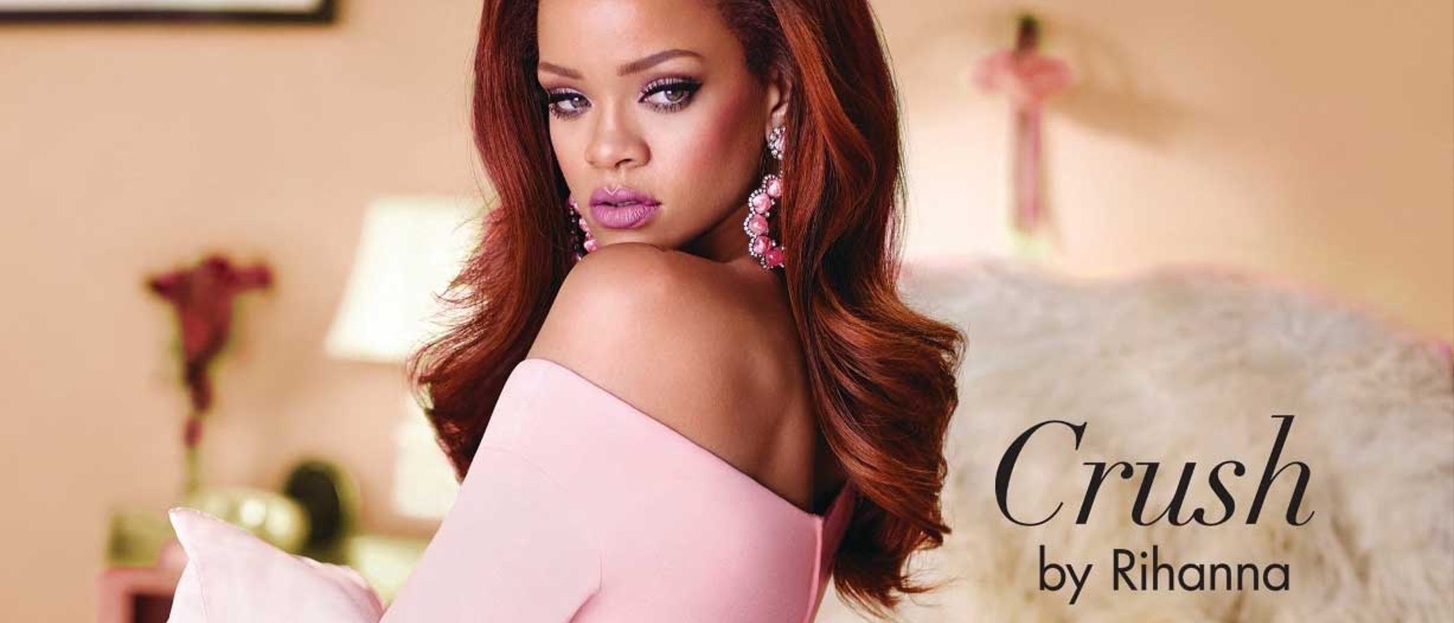 Rihanna quiere enamorar con su nueva fragancia floral oriental: 'Crush'