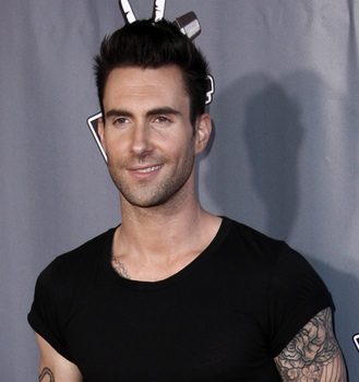 El cantante de Maroon 5 Adam Levine lanzará su primer perfume en 2013