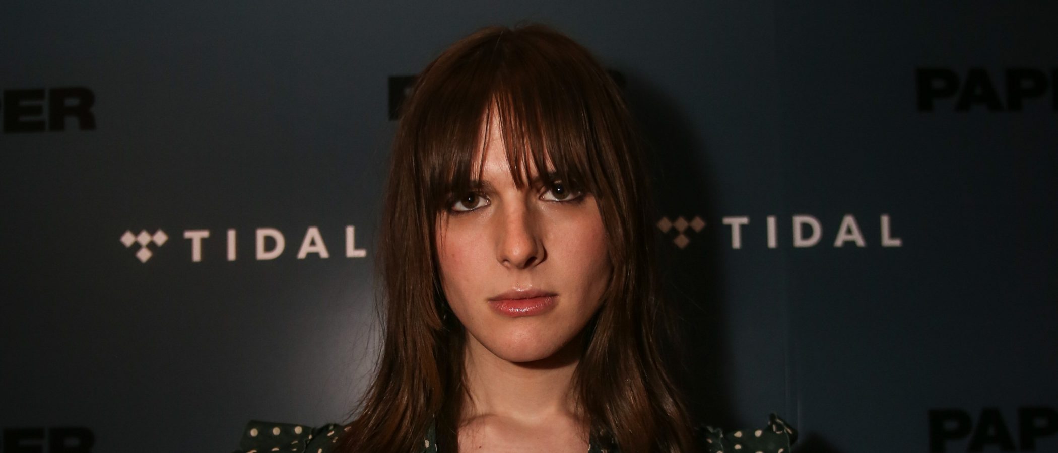 Hari Nef hace historia como primera modelo trans en L'Óreal