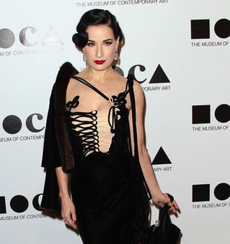 Dita Von Teese lanza una línea de maquillaje en colaboración con Artdeco