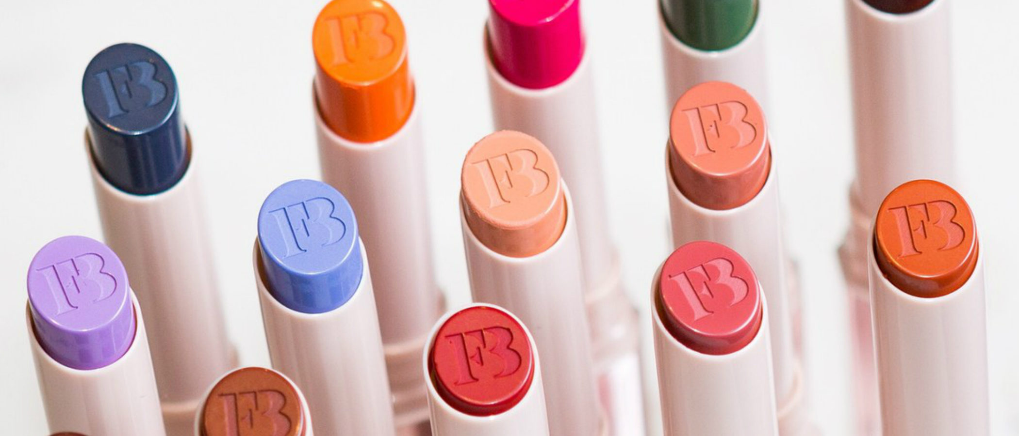 14 nuevos y atrevidos labiales llegan a Fenty Beauty by Rihanna