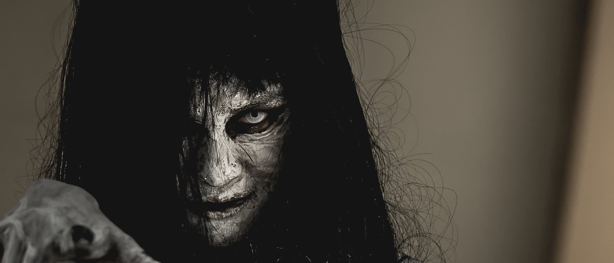 Maquillaje niña del exorcista para Halloween