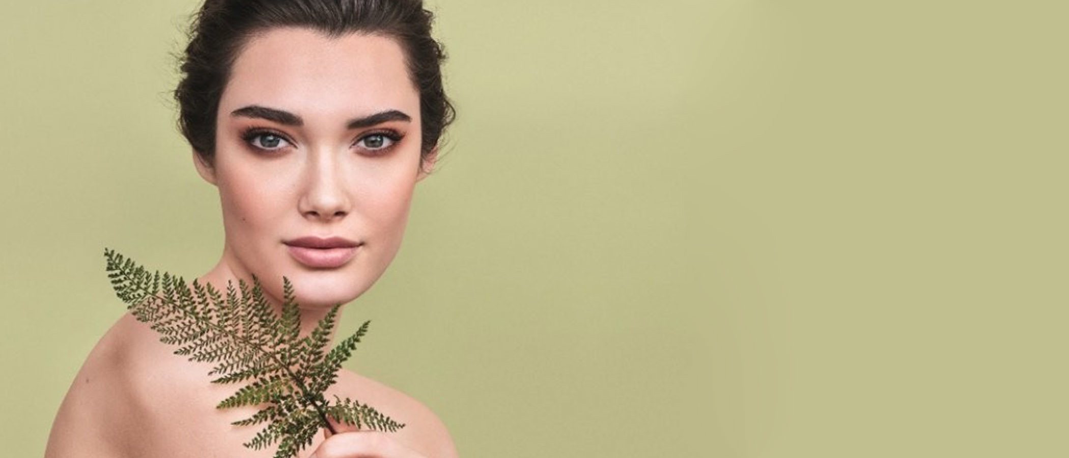 Consigue una rutina de limpieza facial impoluta con la nueva gama 'Pure Clear' de Kiko
