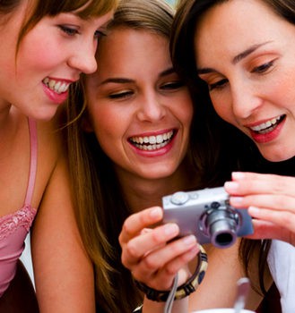 ¿Salir bien en todas las fotos? Te damos algunos trucos de maquillaje para conseguirlo