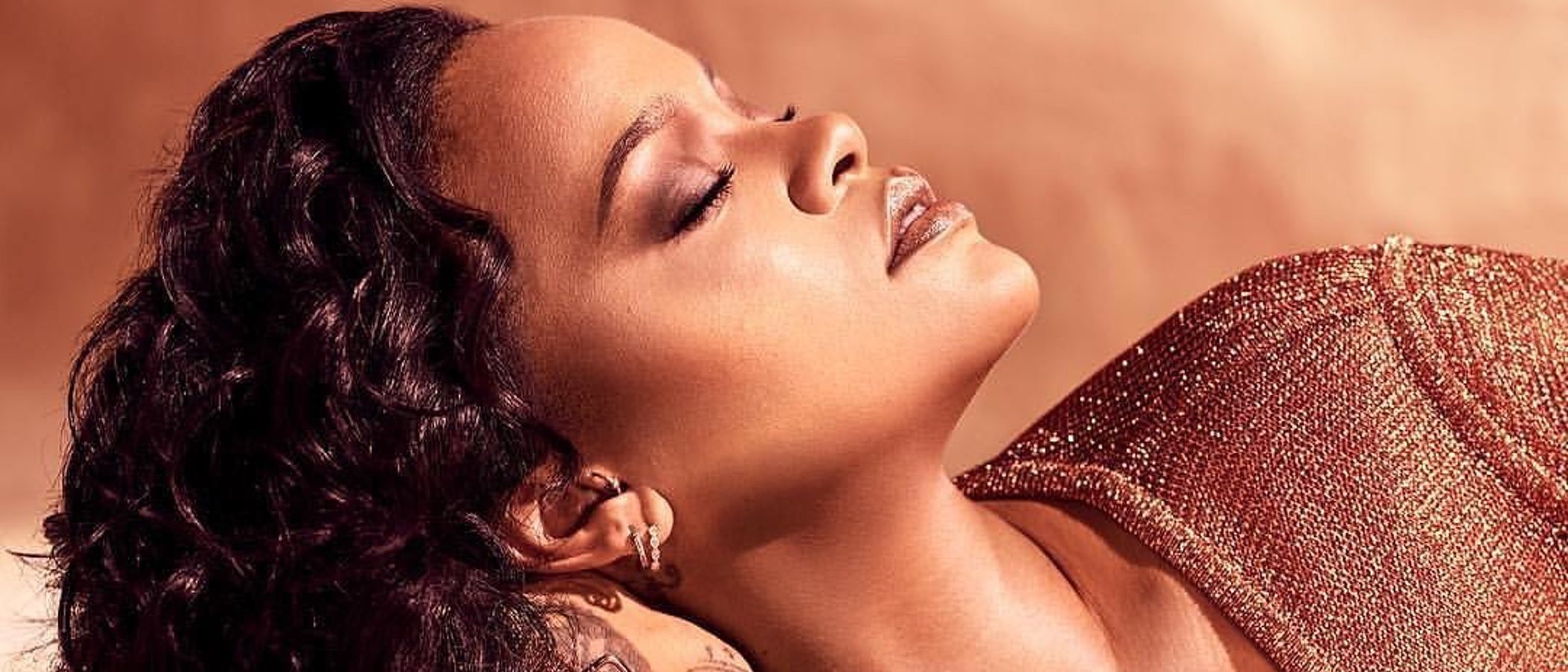 Luce moreno con los 'Sun Stalk'r Bronzers' de Fenty