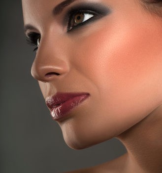 Trucos de maquillaje: cómo aplicar el colorete en crema