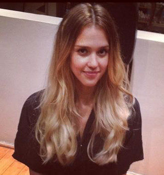 Jessica Alba se pasa a las mechas californianas