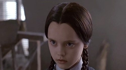Conviértete en Miércoles de la familia Addams para Halloween