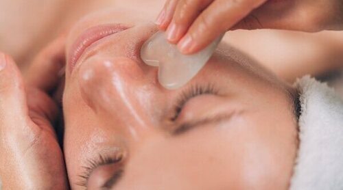 Gua Sha: la piedra de moda que promete revolucionar tu rutina de belleza