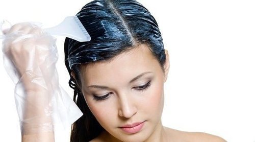 Decoloración del cabello: cómo pasar de morena a rubia sin salir de casa