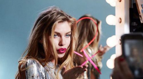 Stella Maxwell, el relevo de Candice Swanepoel como embajadora de Max Factor