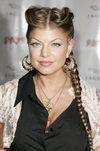 Fergie con victory rolls